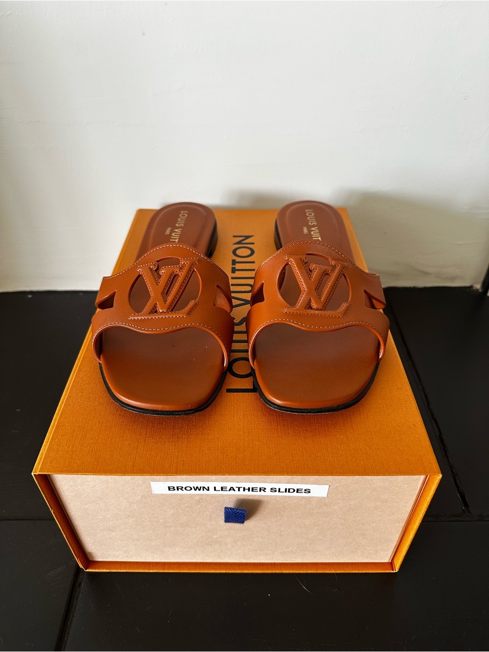 Louis Vuitton Tan Leather LV Logo Slides sz39 ***Reposhed